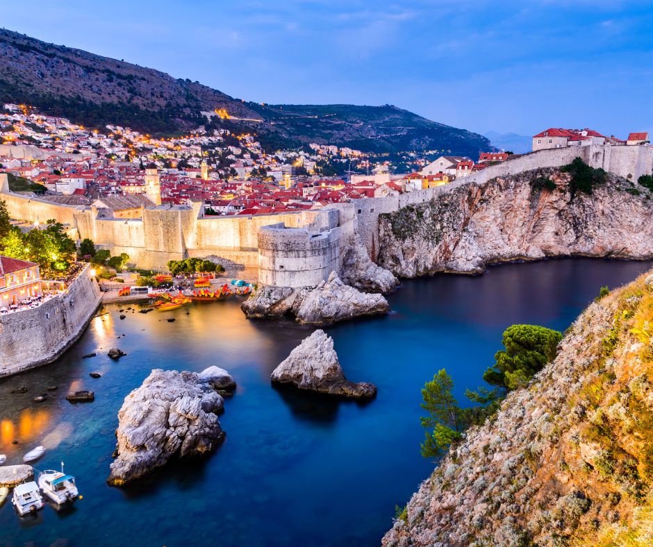 Dubrovnik's Seaside Retreats: Luxury Accommodations with a View