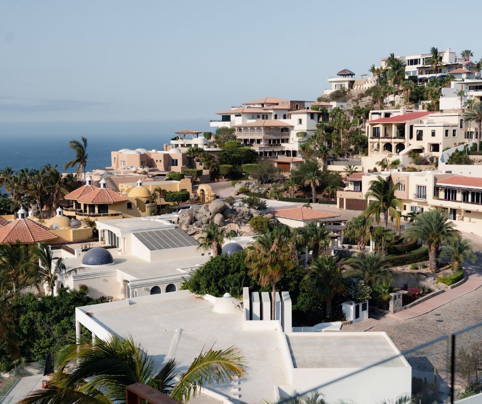 Los Cabos: A Luxurious Resort Town with Golf Courses, Beaches, and Vibrant nightlife